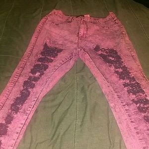 Distressed jegging jeans